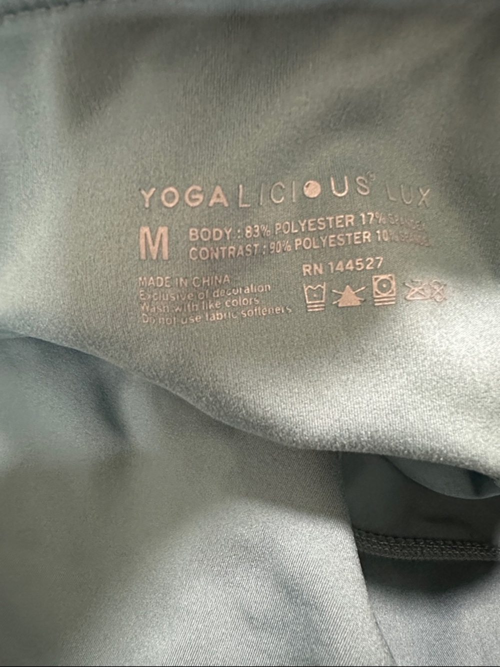 💡 Bundle of 7 Woman’s Activewear Size M - Picture 8 of 9
